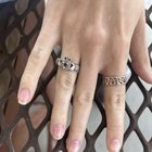 打破朋友的戒指:(