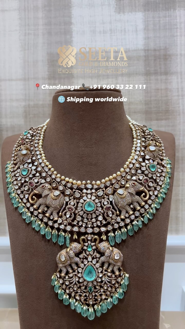 钻石吊坠是“塞塔金和钻石”的大型婚礼•印度南部珠宝