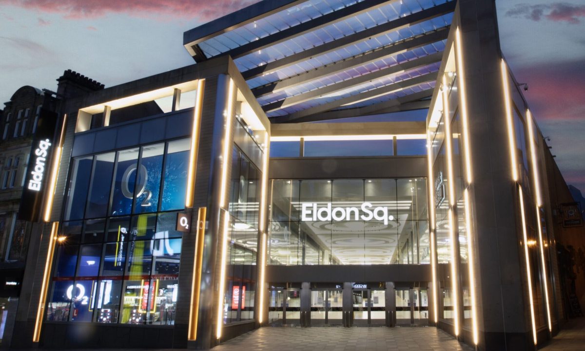 在埃尔登和湖边广场开放的珠宝