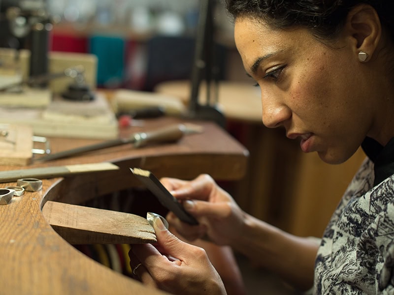 AJF与梅兰妮·埃迪（Melanie Eddie）一起生活