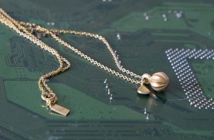 From Circuit Boards to Couture: Sisters Transform E-Waste into Luxury Gold Jewelry