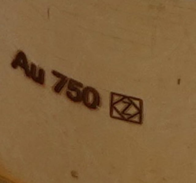 有人在这枚戒指上认识这个Z吗？