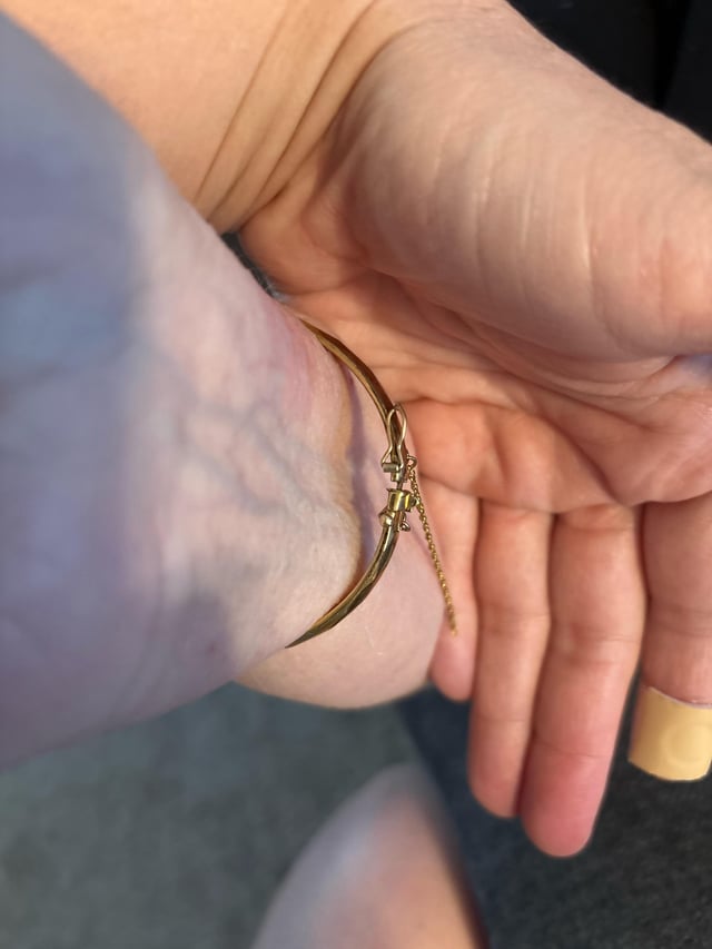 我们如何打开夹具？