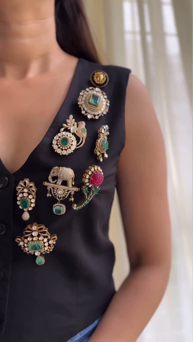 Imitation White and Green Stones Brooches From 'Eterno India'