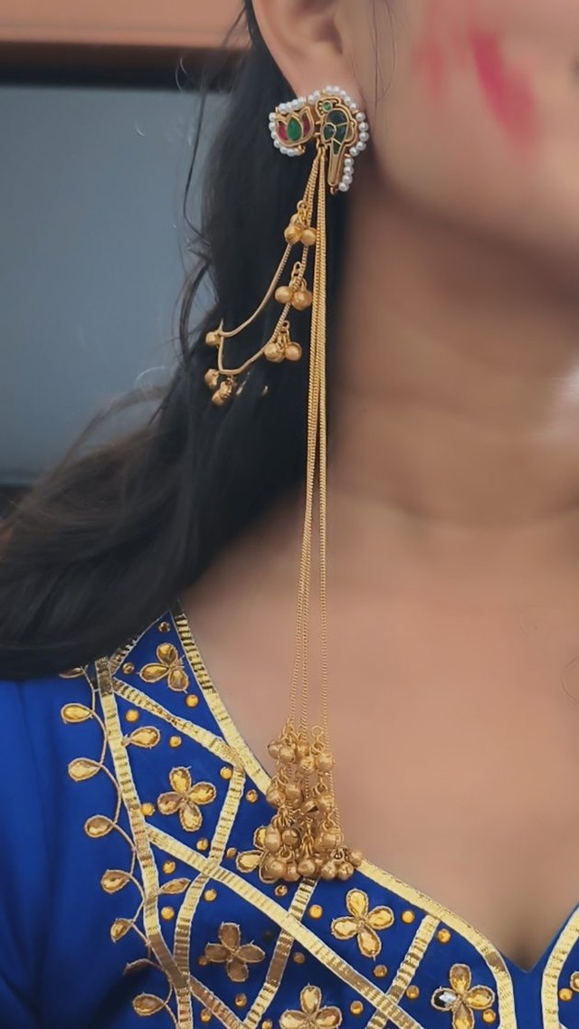 传统耳环带有“ Nira群体”的耳朵•印度南部珠宝