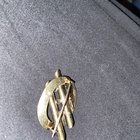 任何人都可以在任何Halmark中提供帮助，即仅56个（585％的黄金），这是1870年左右的维多利亚时代的胸针，白色蓝色伊曼尼尔和钻石Pospeli，石头是98％的俄罗斯人。