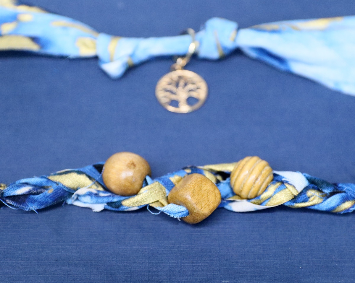 Brace Bandana Al -Mudharoud-两条道路 *母亲和工匠