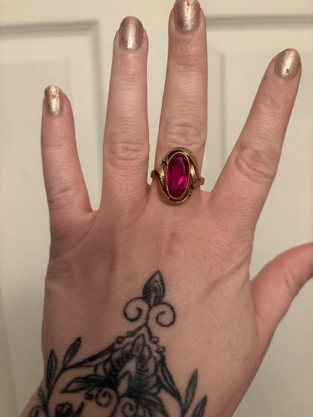 我的祖母在1960年代在捷克共和国得到了这个