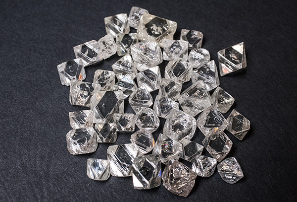 2024年钻石统计：俄罗斯的数量和价值领先，纳米比亚超过质量