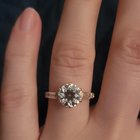 你好！我有一个带有大型bacques的戒指，我想用稀薄的戒指代替它们，以使整体整体变薄，因为我认为这会使钻石黯然失色。是否可以更换杆的这一部分并安装更薄的杆？ （不损害其他部分）？我用AI进行Visualisa