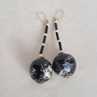 我知道他们不是贝克利特人，但它们有气味。它不是燃烧牛奶的气味，但有点甜，重量很轻。最后的球不是完全圆形，但是热量可能导致了一些时间来塑造它们。关于这种塑料的任何建议