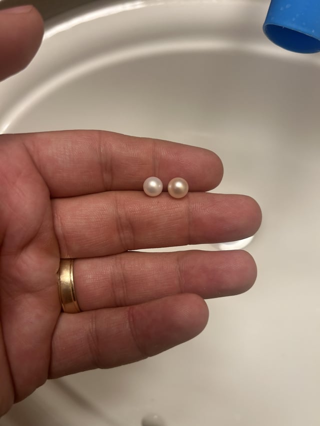 帮助我更换妻子失去的珍珠耳环