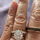 友好的钻石周年纪念戒指