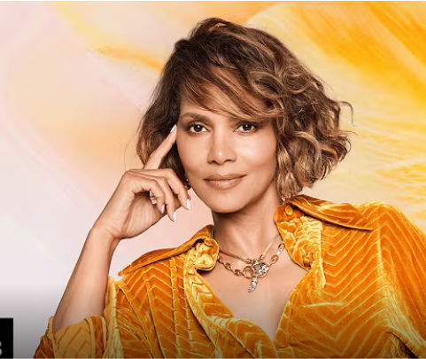 哈莉·贝瑞（Halle Berry）为福布斯（Forbes）提供精致的脖子50多个封面