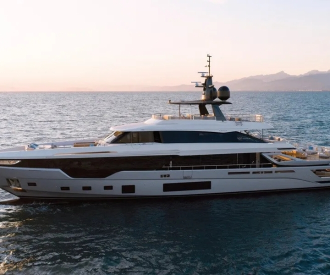 Azimut揭示了内部M2ATELIER -LUXUO