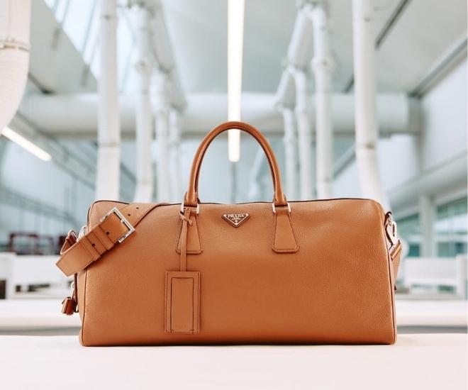 精制旅行以Prada Duffel Bag开头