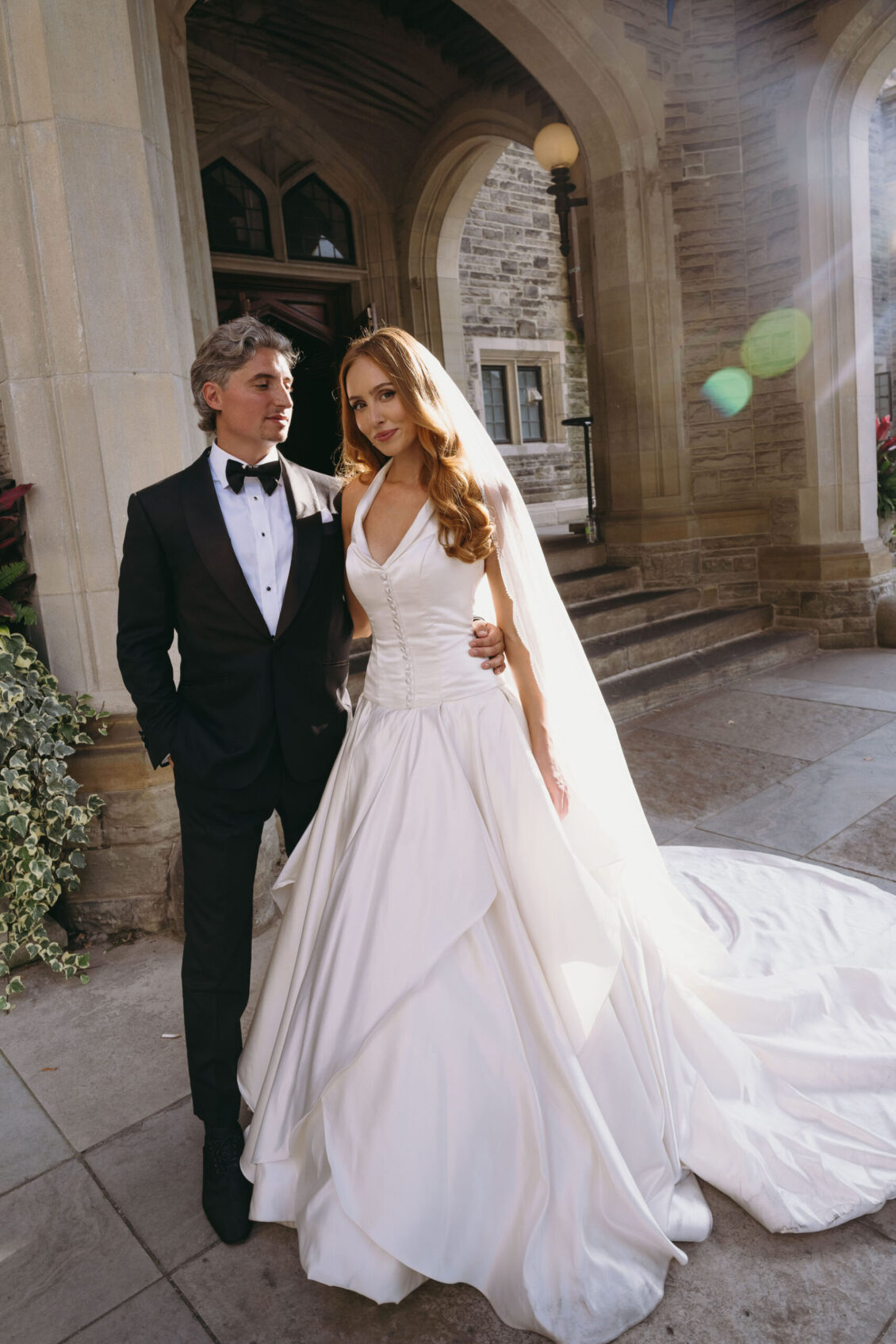 沉浸式的花卉艺术才华在卡萨·洛玛（Casa Loma）遇到现代童话魔术〜Wedluxe Media