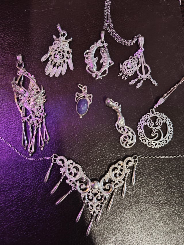 我的纯银系列的吊坠。由西伯利亚制成（受萨卡人的启发）