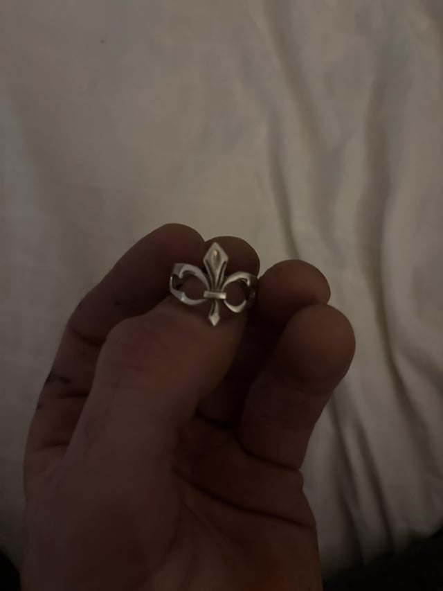 我发现这个戒指，符号是否意味着任何东西，或者只是一个设计