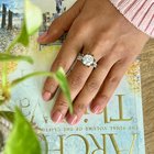 我的莲花戒指结束了！制成的18-克拉特白金，不坐着……也称为香草金。不是我的日常戒指。