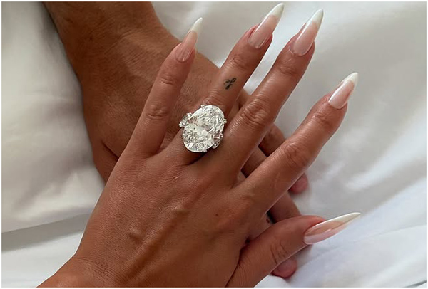 克里斯蒂亚诺·罗纳尔多（Cristiano Ronaldo）为乔治娜·罗德里格斯（Georgina Rodriguez）提供了巨大的钻石