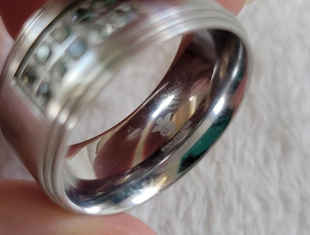 这个徽标是什么品牌？