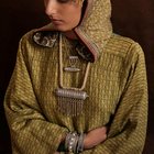 有一个也门新娘的衣服的照片。我制作了所有的珠宝！