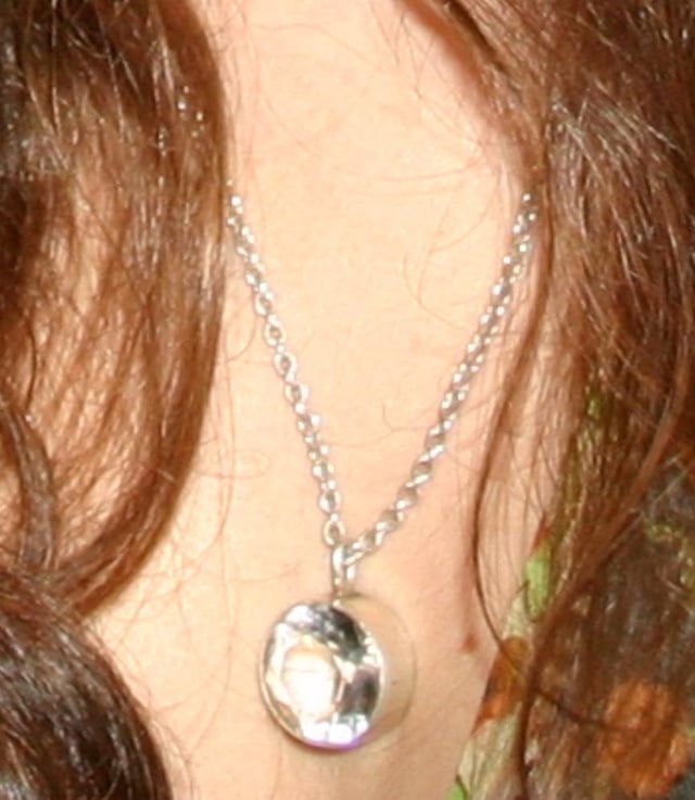 一条银项链的身份证 - 七十年代的时代