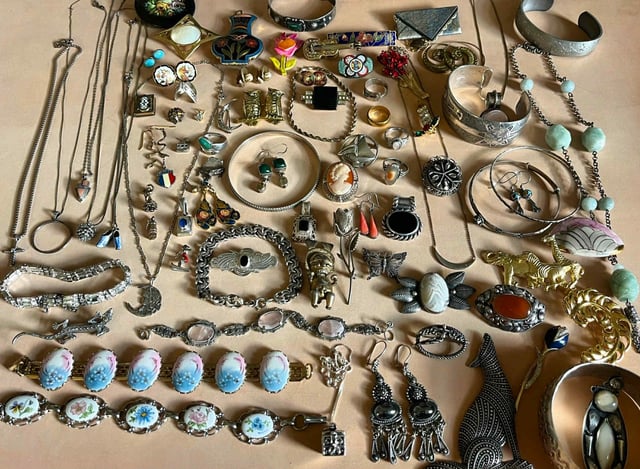 英雄拥有储蓄商店 +院子的一切！