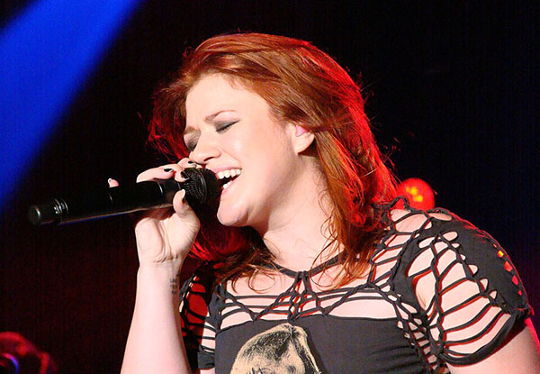 音乐星期五：“你让我感觉像钻石”，唱着凯利·克拉克森（Kelly Clarkson）