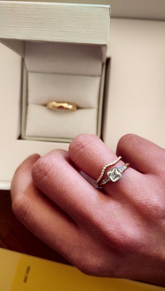 收藏品的前一天，我们的戒指被偷走了珠宝 - 现在它们终于到了！