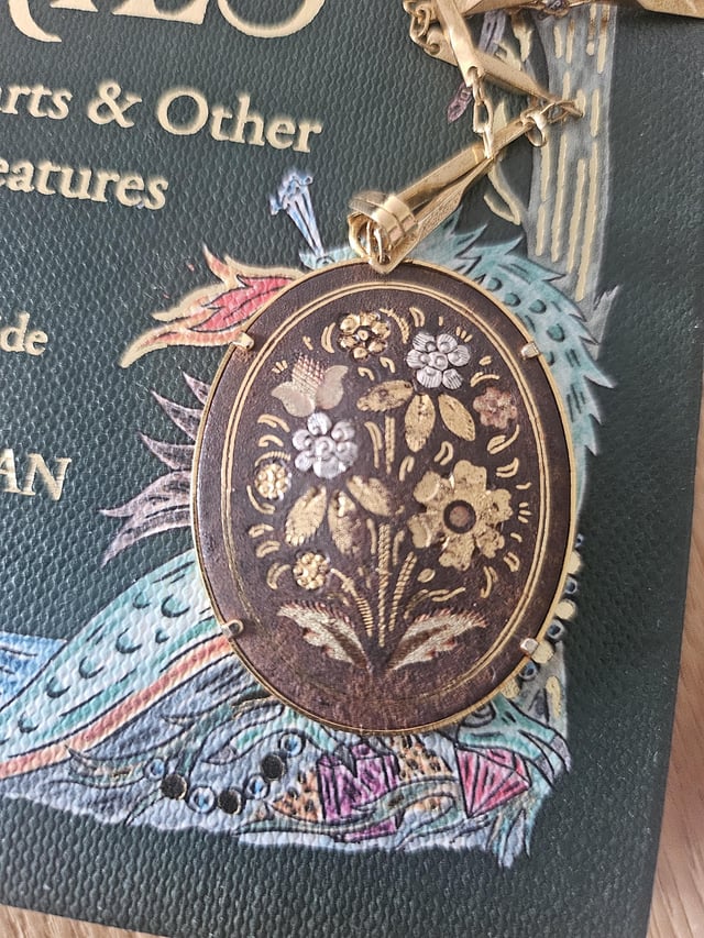 如何清洁大马士革吊坠