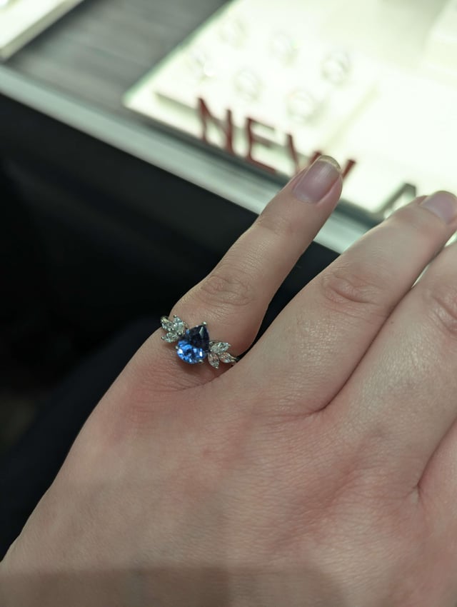 订婚戒指打破了，有几个问题？