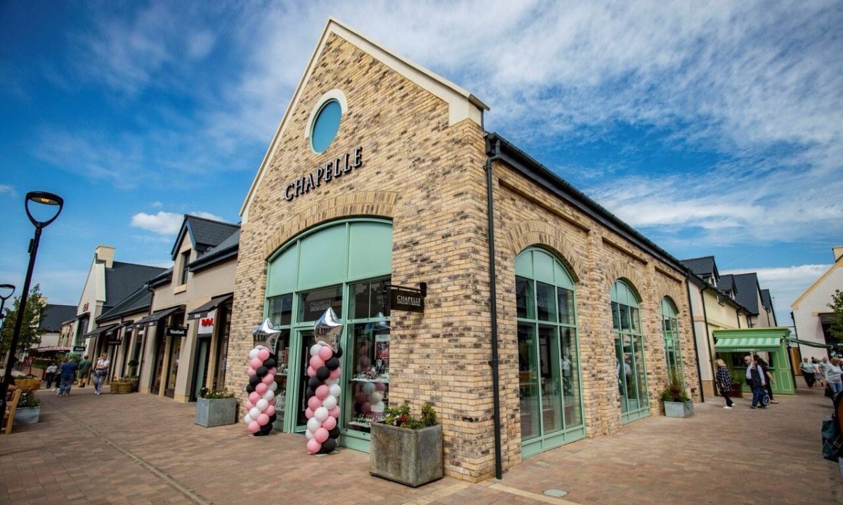 F.Hinds 扩建三间新店