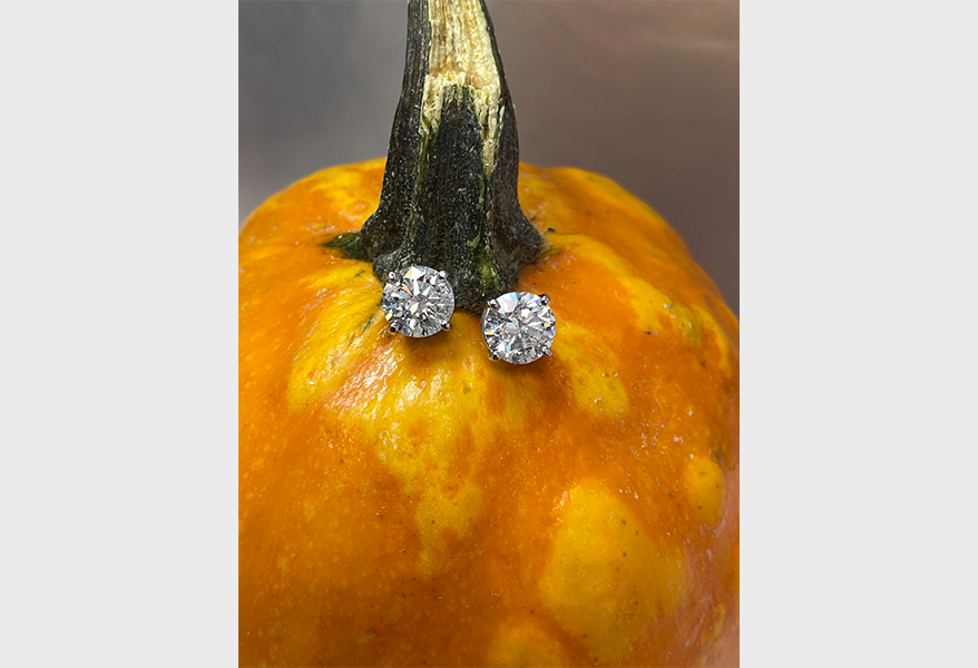 Timing Matters: Stocking Up on Diamonds for the Holiday Season