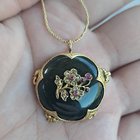 刚拿起一条可怕的古老金项链。项链（从胸针转换并进行了大量维修）是〜14k金，带有血腥的石头，钻石和蓝宝石。 Uno-arrre。我认为维多利亚时代的项链？