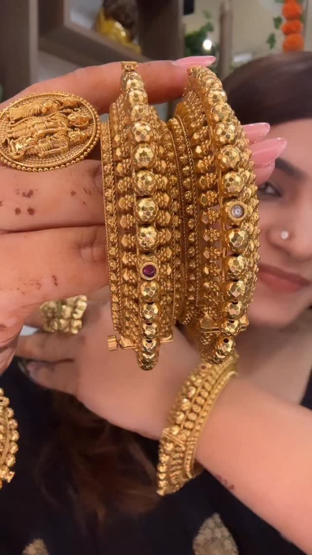 Antique Gold Plated Screw Type Kada Bangles From