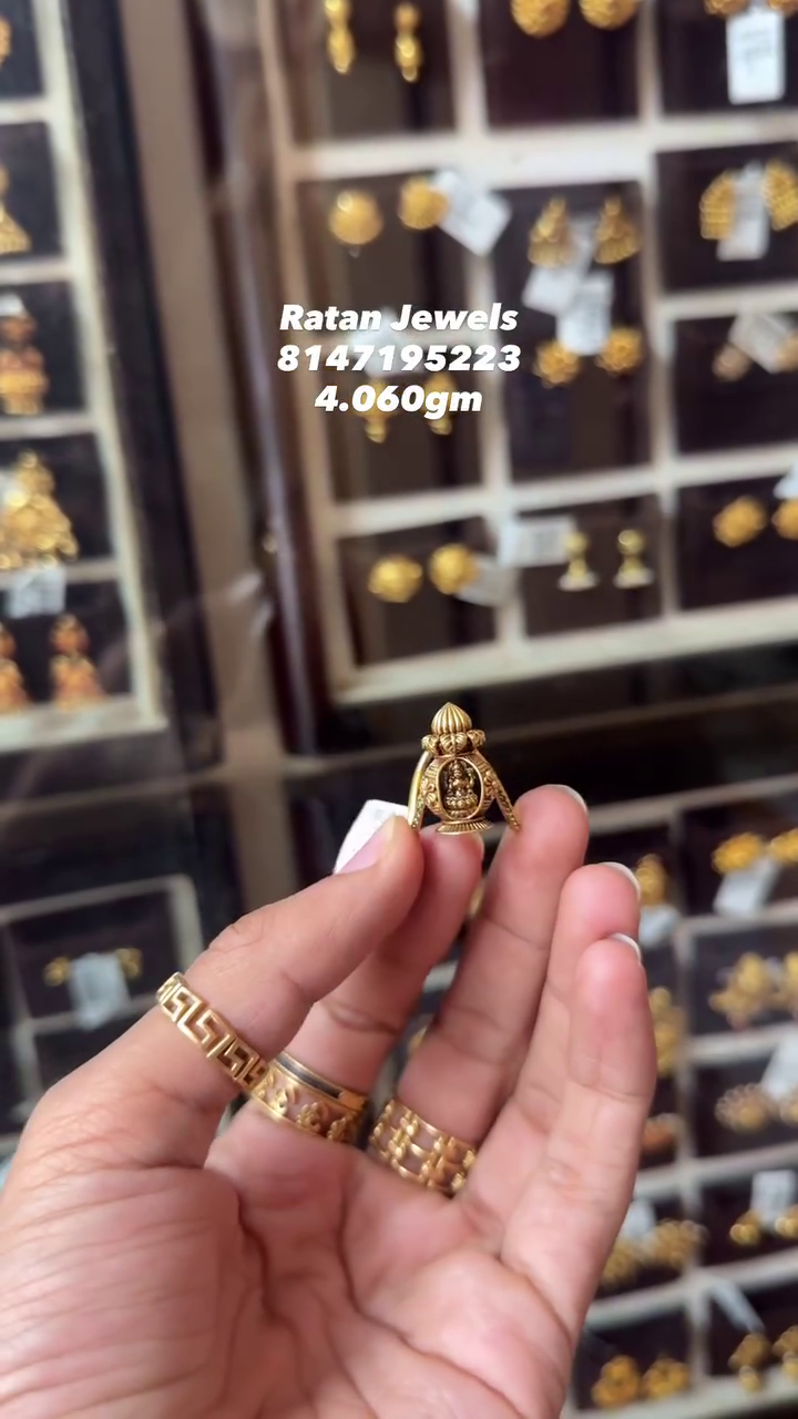 Gold Kalsha Vanki Finger Ring From