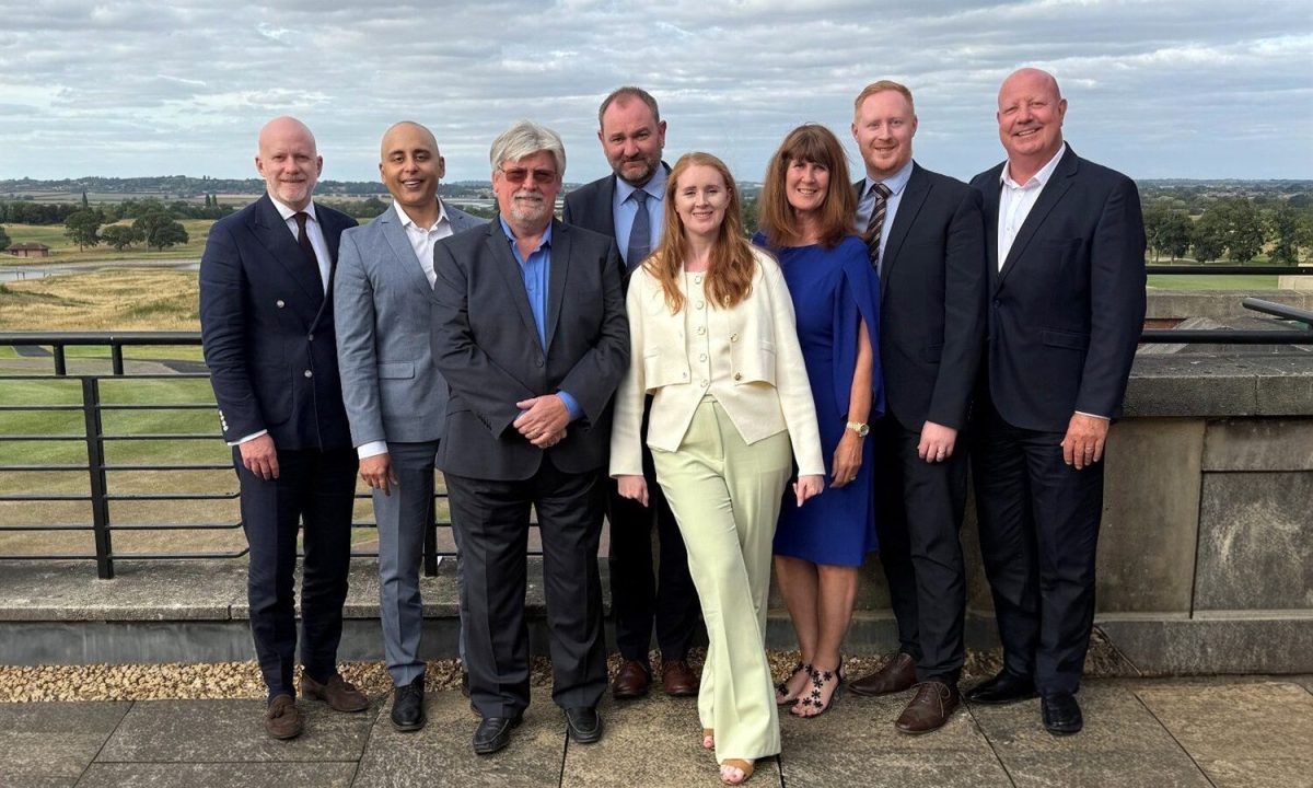 Robert Gatward Jewelers 转型为员工持股