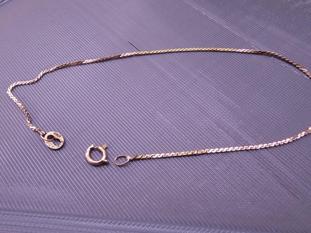 他给了我 70 美元，让我重新装上这条 14k 手镯的扣环。这合理吗？