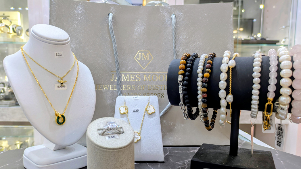 200 英镑以下的必备珠宝礼物