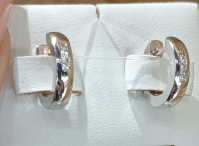 帮我选择这对钻石耳环。