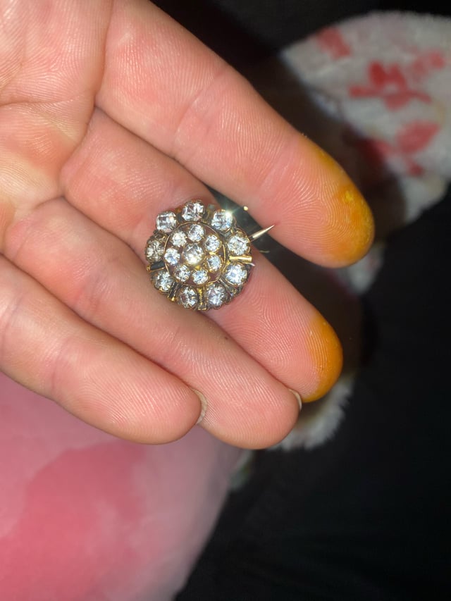 金胸针，格鲁吉亚时期，镶嵌不明奇形切割宝石