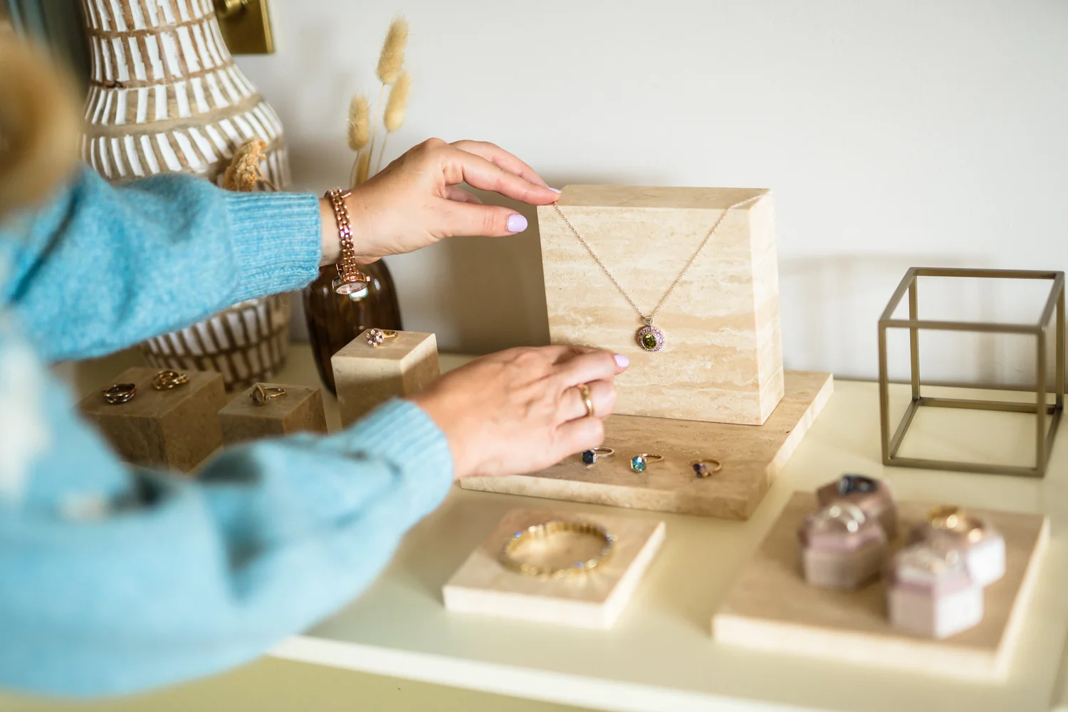 与杰西卡·罗斯 (Jessica Rose) 一起为零基础的初学者开创珠宝业务 — Jewelers Academy