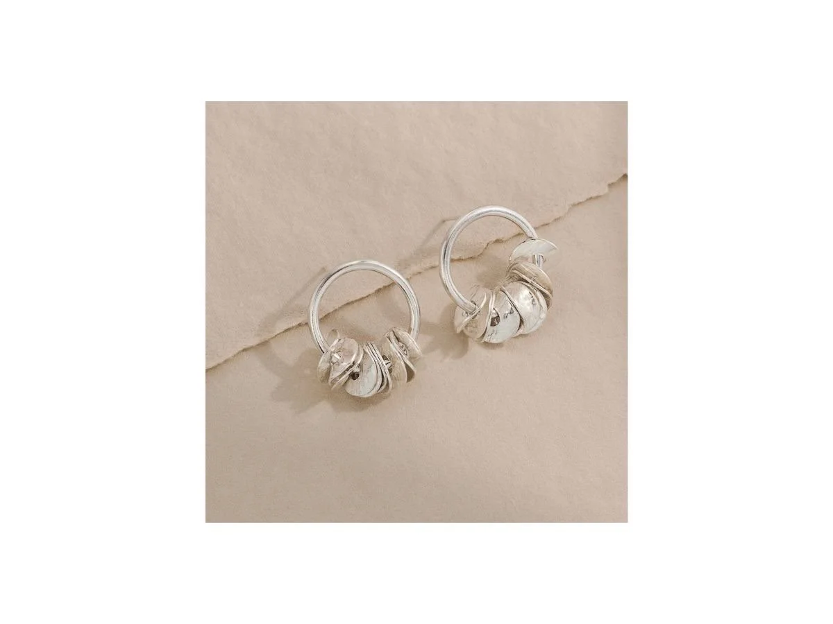 我如何推出我的系列并与 Liz Lloyd 一起出售我的第一件作品（播客剧集） — Jewelers Academy