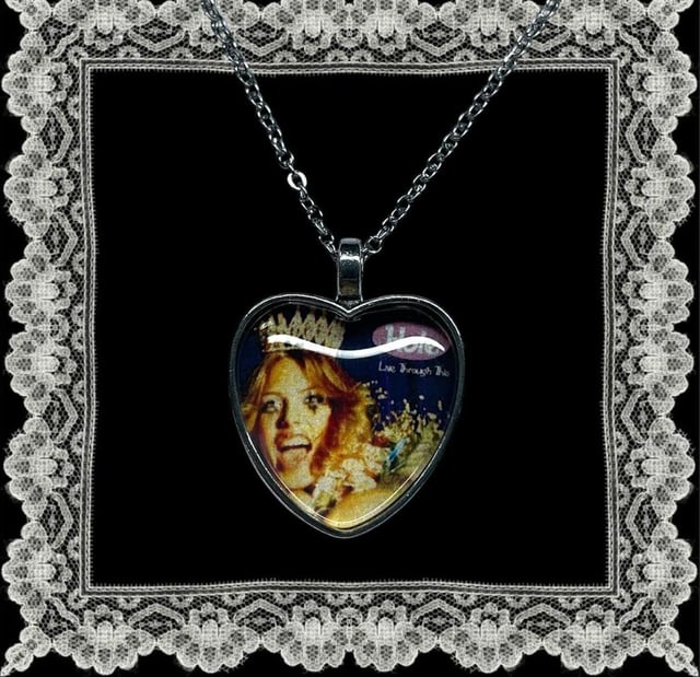 人们如何制作这些类型的项链？