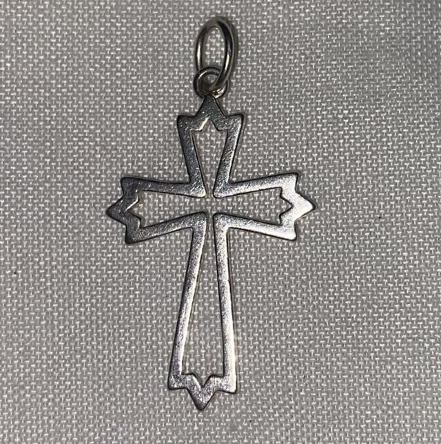 谁能告诉我这个吊坠的情况