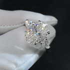 没想到这枚戒指虽然看似简单的设计，却给了我如此古典的美感。