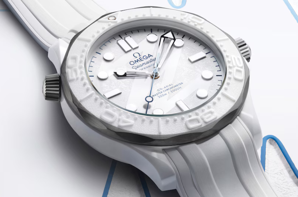 欧米茄海马潜水员 300M Milano Cortina 2026 白色陶瓷腕表搭配白色橡胶表带