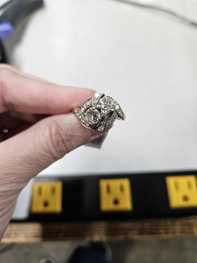 也许是订婚戒指的升级版。